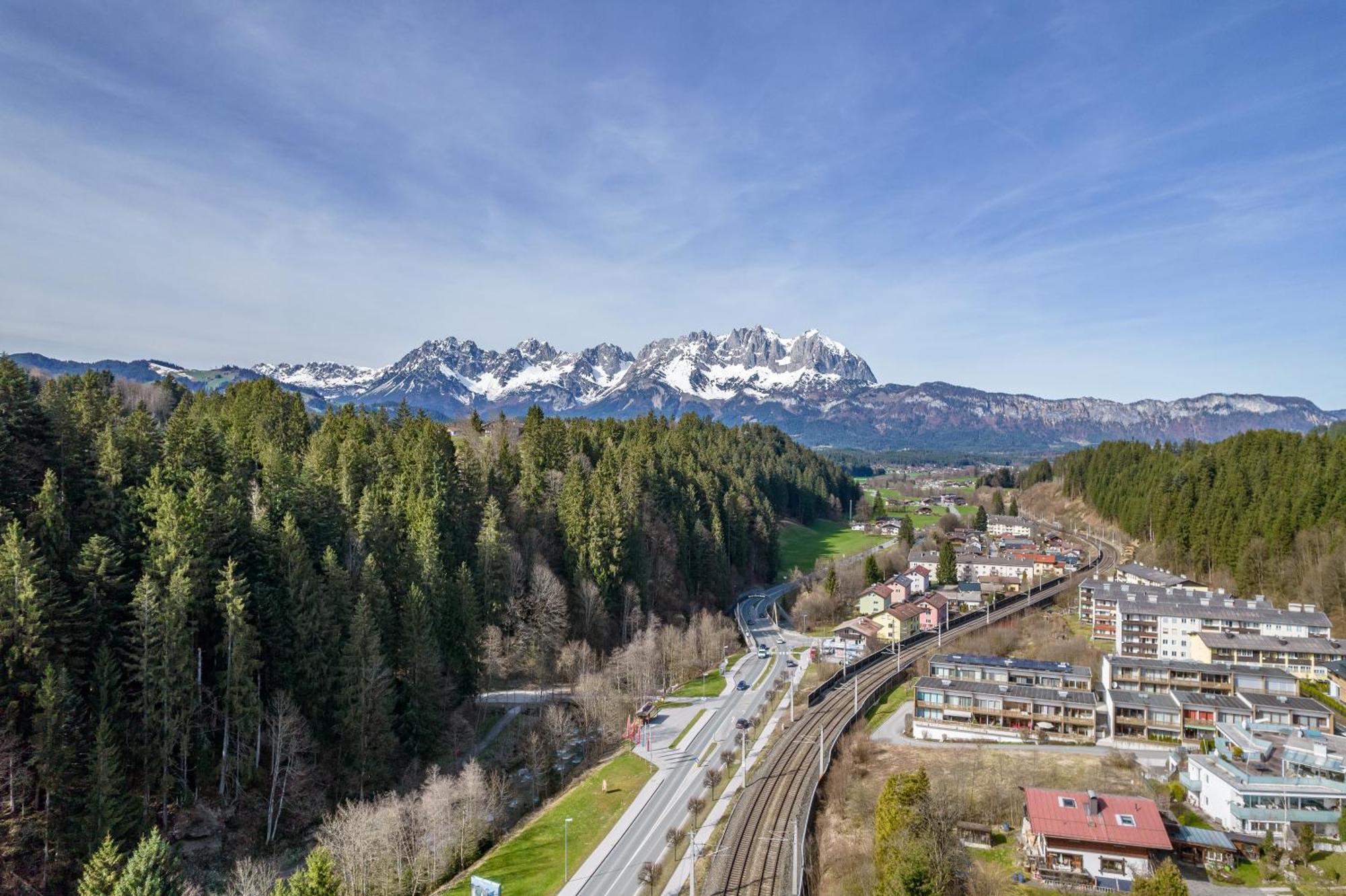 Na-Home Kitzbuehel Streif Екстериор снимка